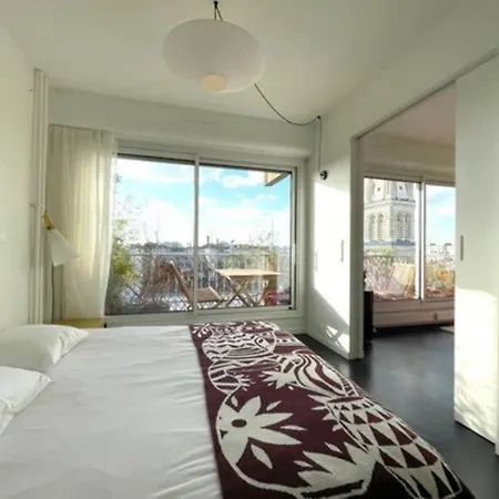 Lägenhet With Stunning View Of And Eiffel Tower *